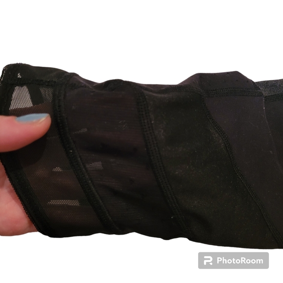 Lululemon Crop Leggings Black Size 6 - Picture 6 of 6